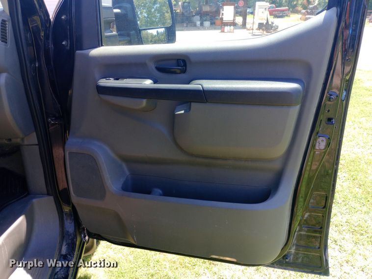 image for item DQ7165 2017 Nissan NV3500 van