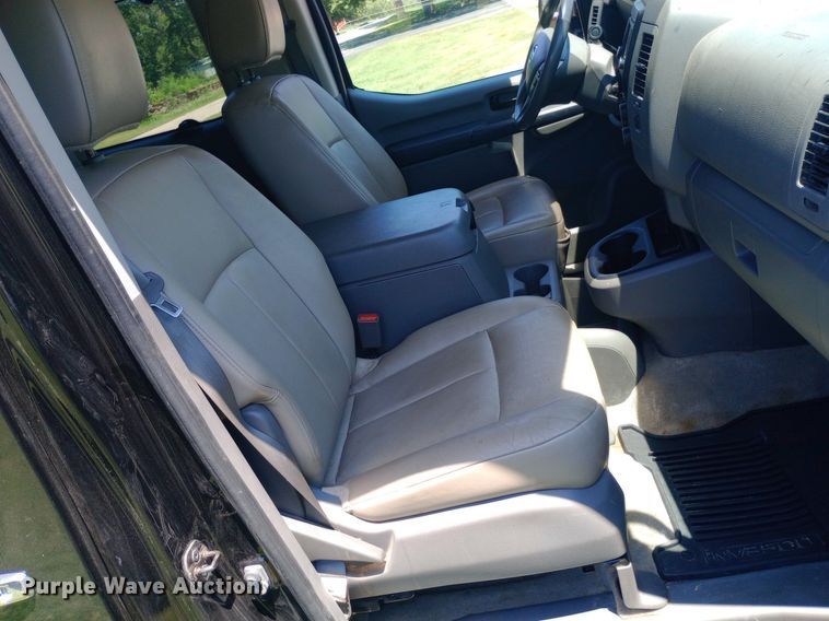 image for item DQ7165 2017 Nissan NV3500 van