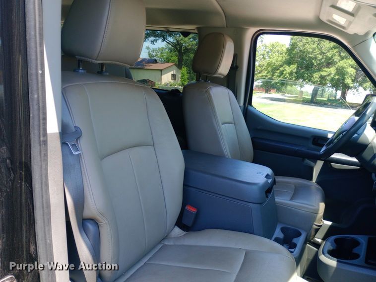 image for item DQ7165 2017 Nissan NV3500 van