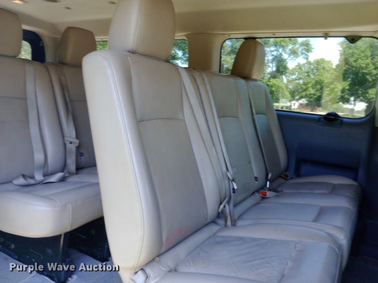 image for item DQ7165 2017 Nissan NV3500 van