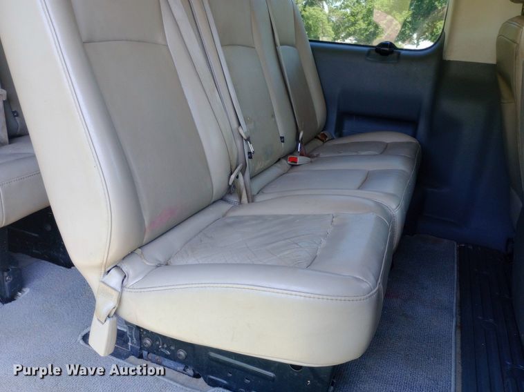 image for item DQ7165 2017 Nissan NV3500 van