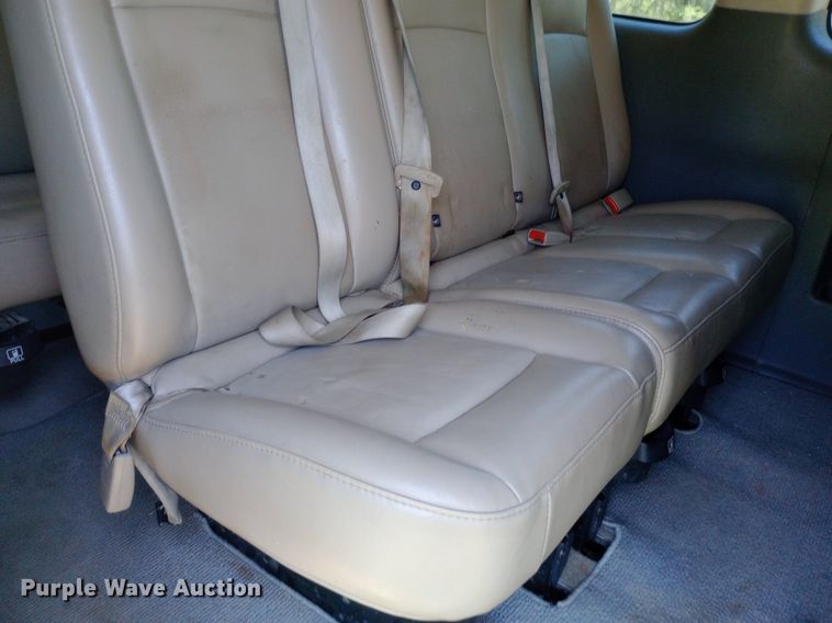 image for item DQ7165 2017 Nissan NV3500 van