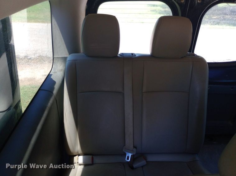 image for item DQ7165 2017 Nissan NV3500 van