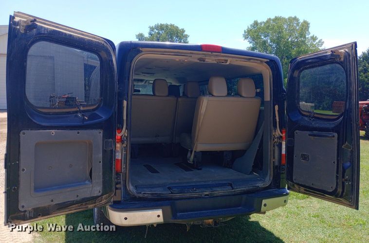 image for item DQ7165 2017 Nissan NV3500 van