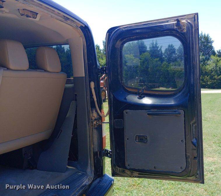 image for item DQ7165 2017 Nissan NV3500 van