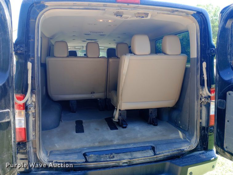 image for item DQ7165 2017 Nissan NV3500 van