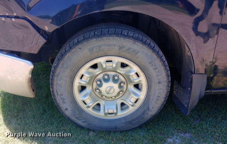 image for item DQ7165 2017 Nissan NV3500 van