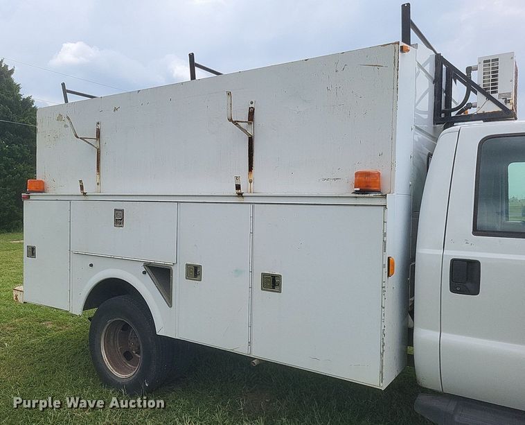 image for item DR4865 2009 Ford F350 Super Duty XL utility bed pickup truck