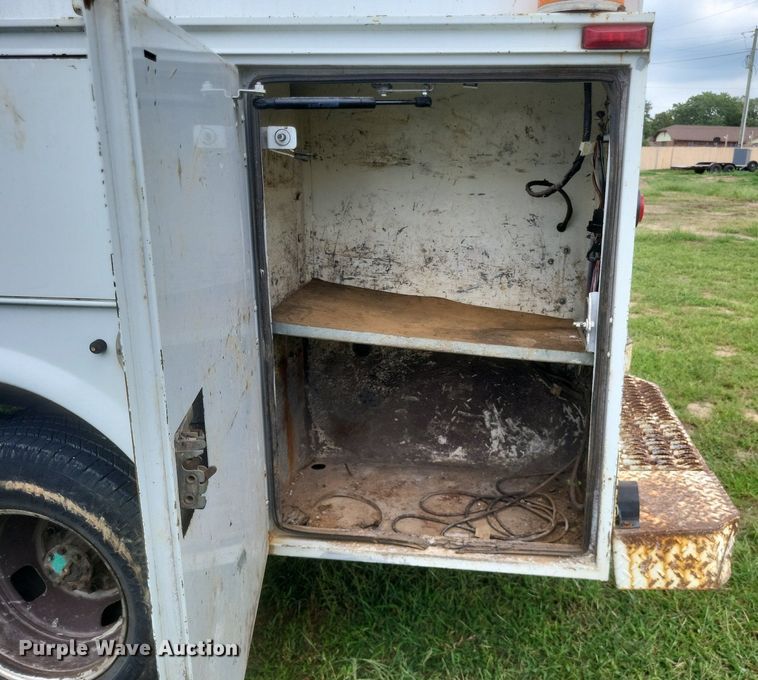 image for item DR4865 2009 Ford F350 Super Duty XL utility bed pickup truck