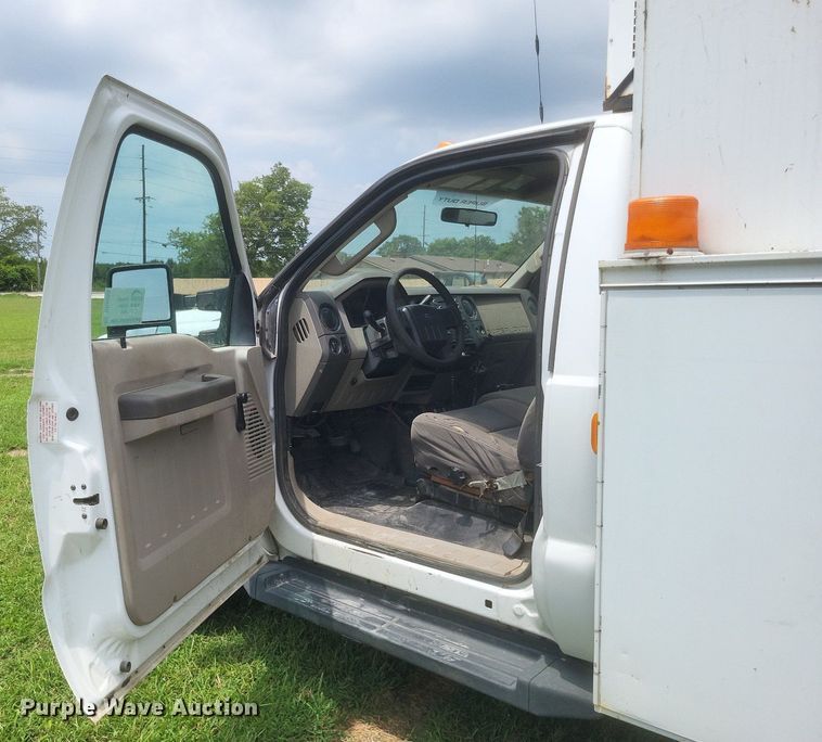 image for item DR4865 2009 Ford F350 Super Duty XL utility bed pickup truck