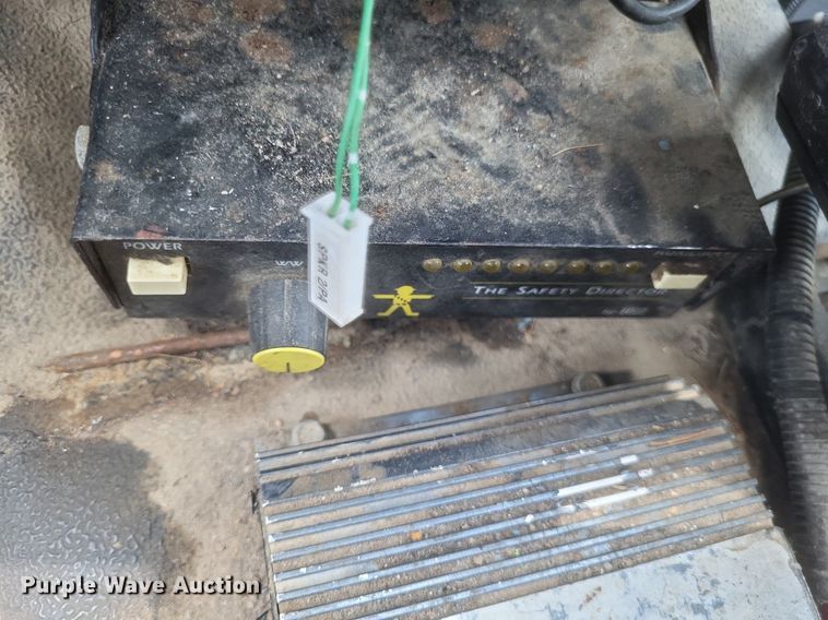 image for item DR4865 2009 Ford F350 Super Duty XL utility bed pickup truck