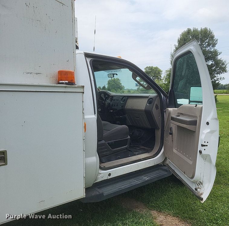 image for item DR4865 2009 Ford F350 Super Duty XL utility bed pickup truck