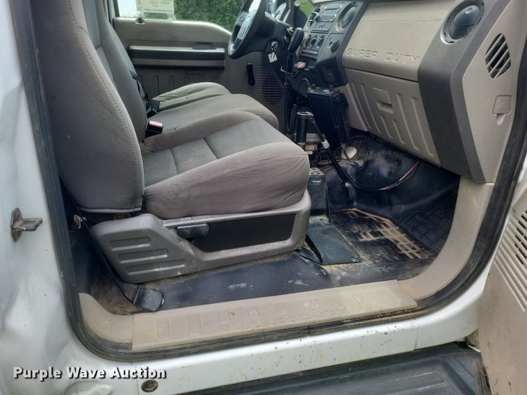 image for item DR4865 2009 Ford F350 Super Duty XL utility bed pickup truck