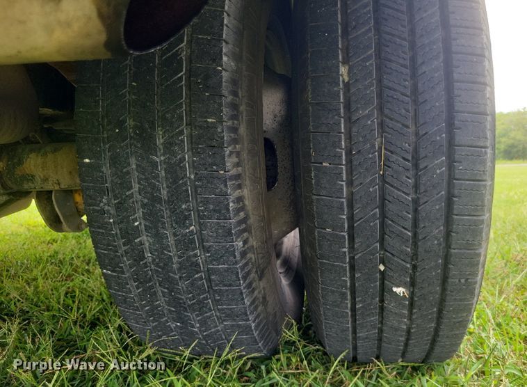 image for item DR4865 2009 Ford F350 Super Duty XL utility bed pickup truck