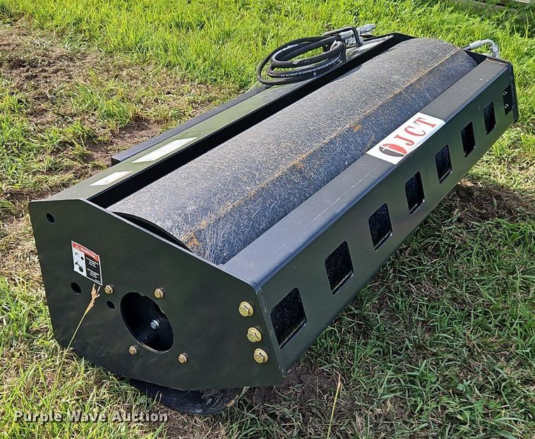 image for item DR8679 JCT skid steer roller