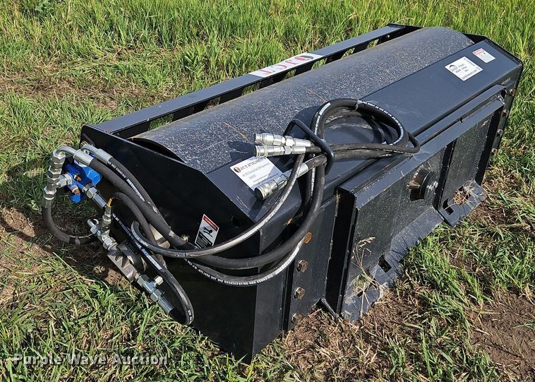 image for item DR8679 JCT skid steer roller