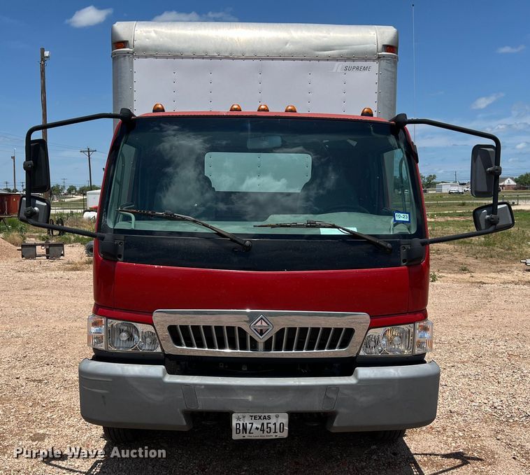 image for item DS3095 2006 International CF600 box truck
