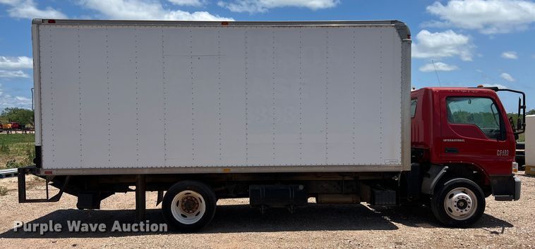 image for item DS3095 2006 International CF600 box truck