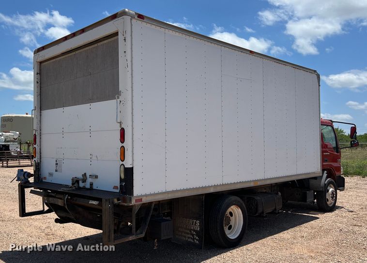 image for item DS3095 2006 International CF600 box truck