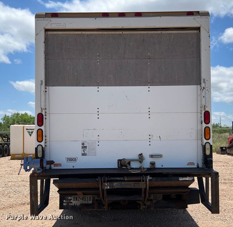 image for item DS3095 2006 International CF600 box truck