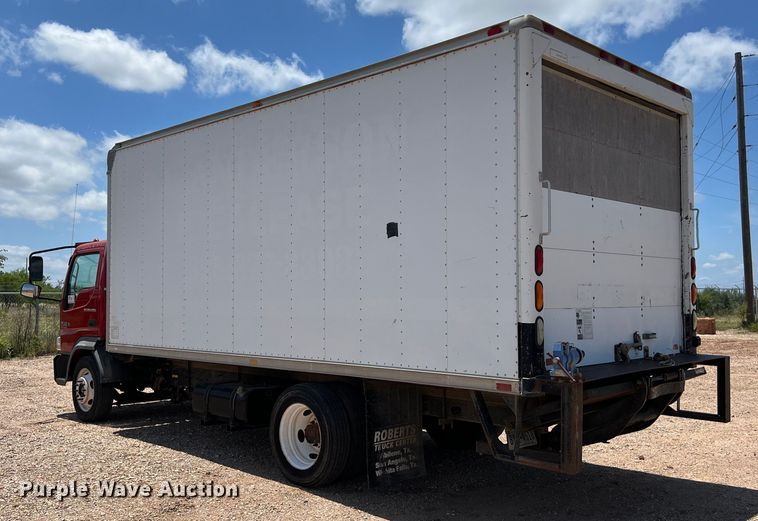 image for item DS3095 2006 International CF600 box truck