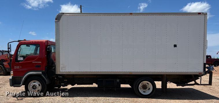 image for item DS3095 2006 International CF600 box truck