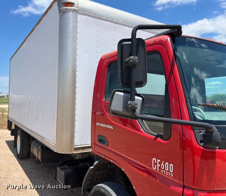 image for item DS3095 2006 International CF600 box truck
