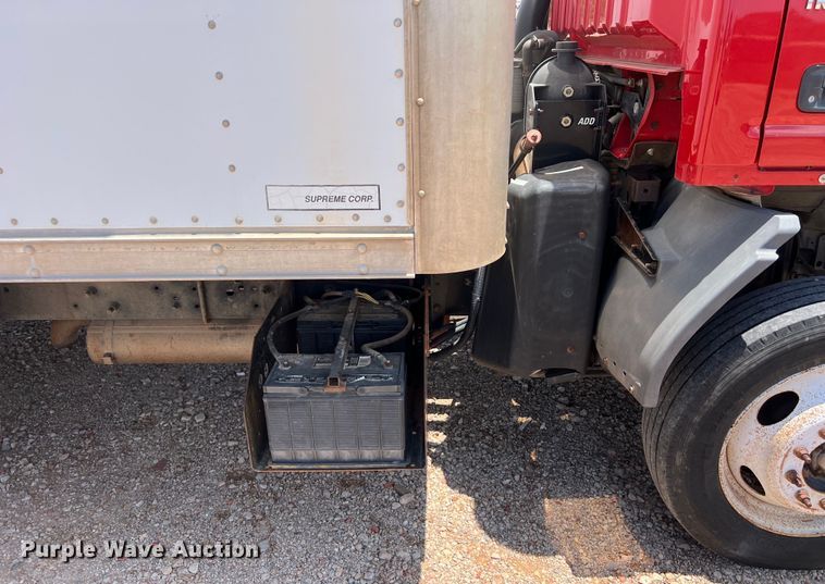 image for item DS3095 2006 International CF600 box truck