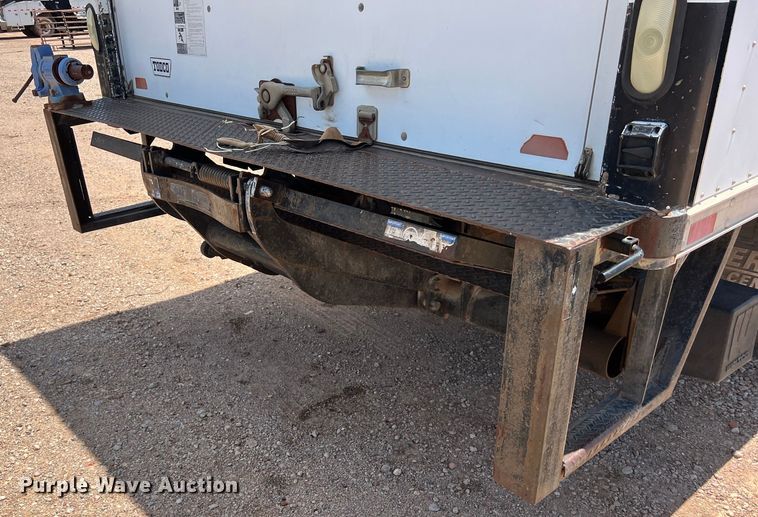 image for item DS3095 2006 International CF600 box truck