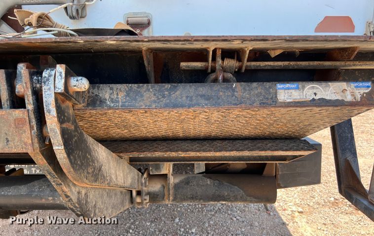 image for item DS3095 2006 International CF600 box truck