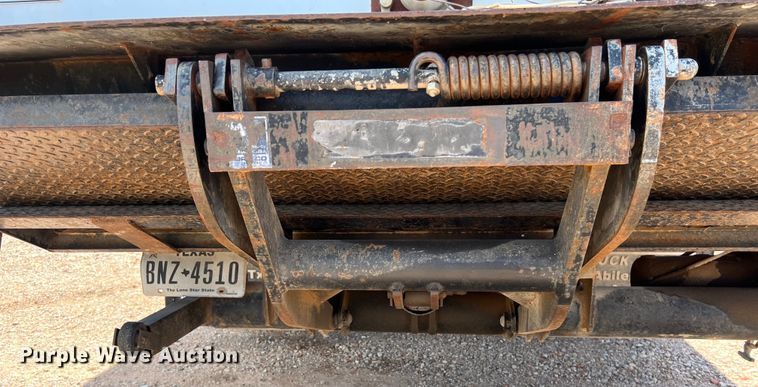 image for item DS3095 2006 International CF600 box truck