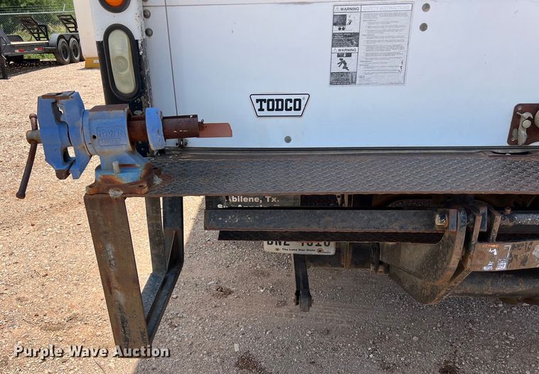 image for item DS3095 2006 International CF600 box truck