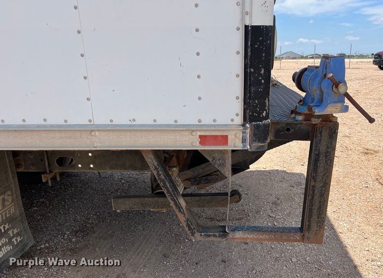 image for item DS3095 2006 International CF600 box truck