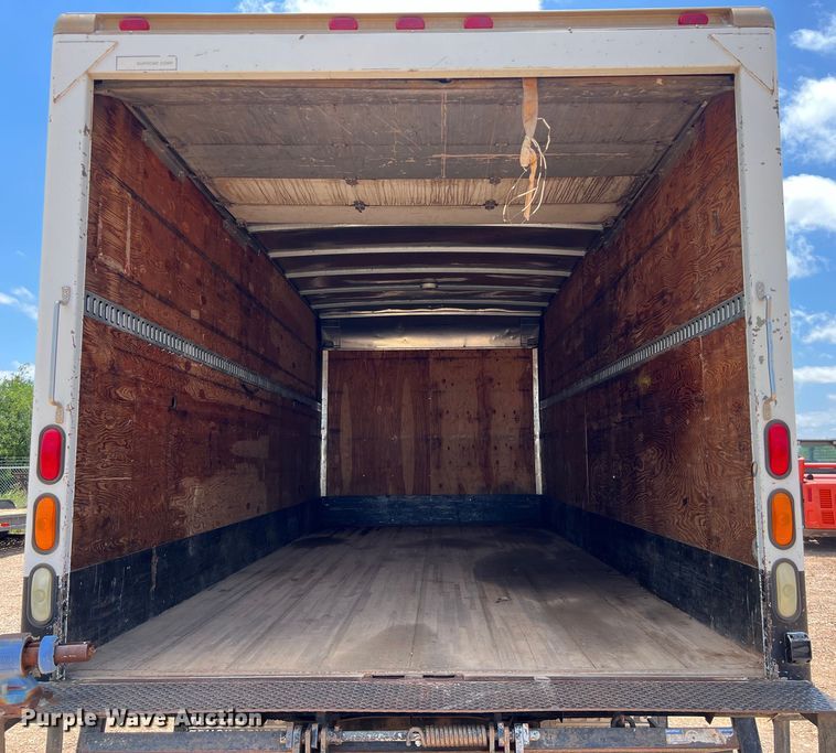 image for item DS3095 2006 International CF600 box truck
