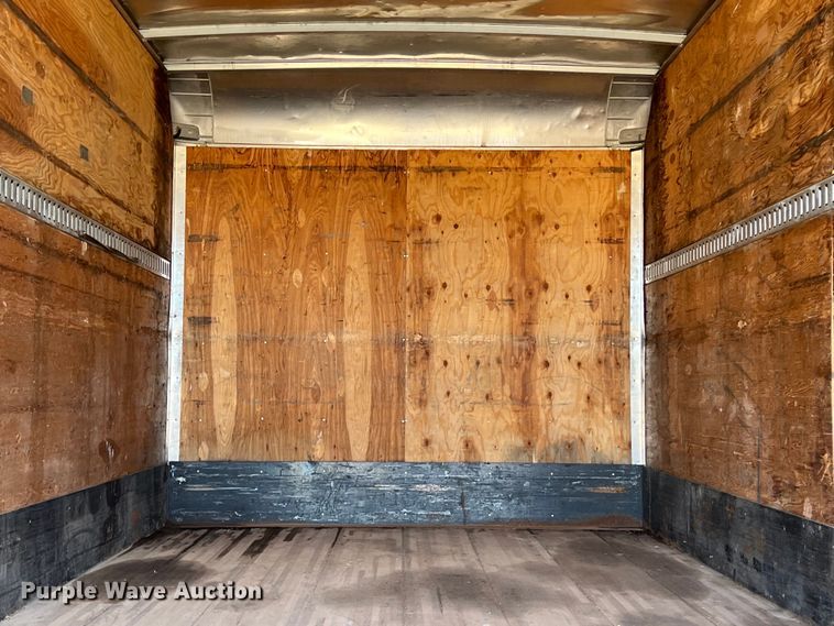 image for item DS3095 2006 International CF600 box truck