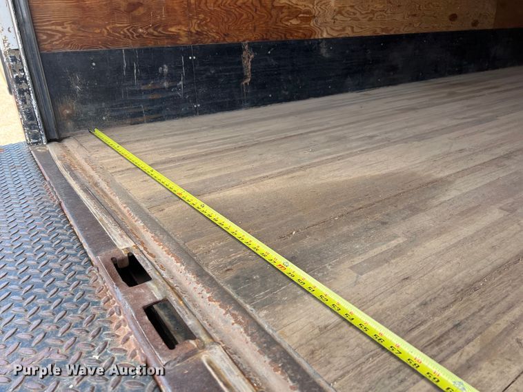 image for item DS3095 2006 International CF600 box truck