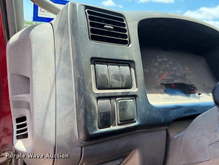 image for item DS3095 2006 International CF600 box truck