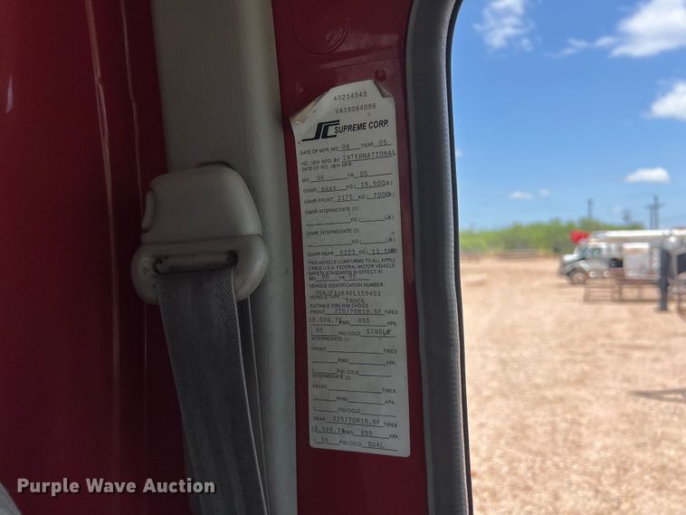 image for item DS3095 2006 International CF600 box truck