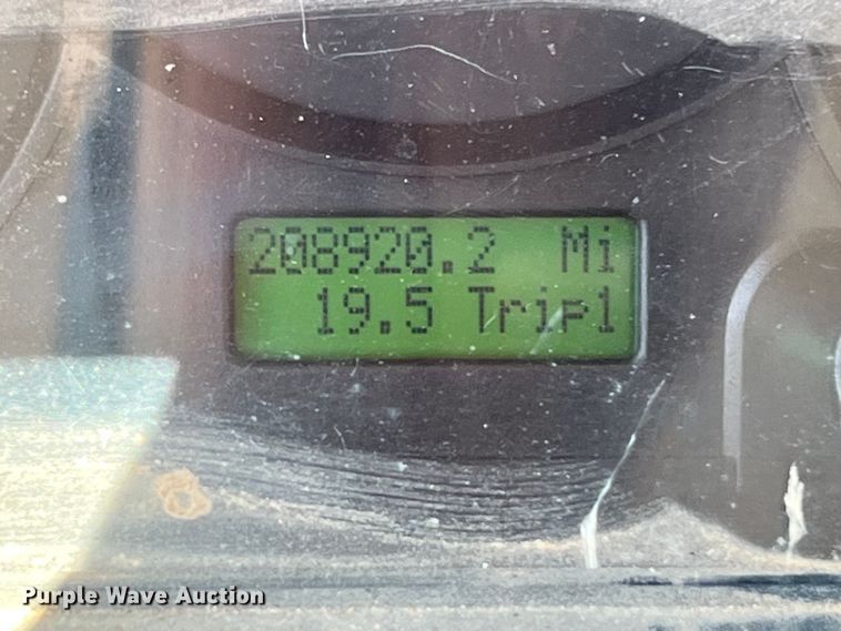 image for item DS3095 2006 International CF600 box truck