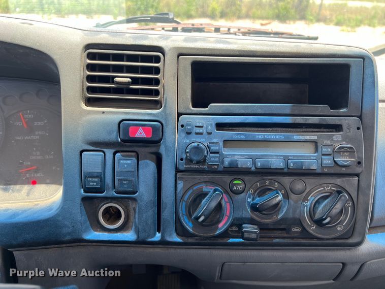 image for item DS3095 2006 International CF600 box truck