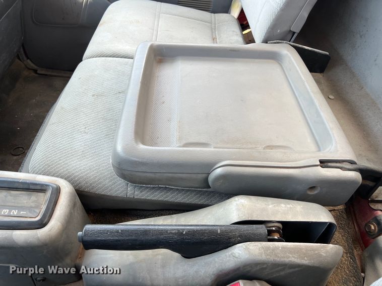 image for item DS3095 2006 International CF600 box truck