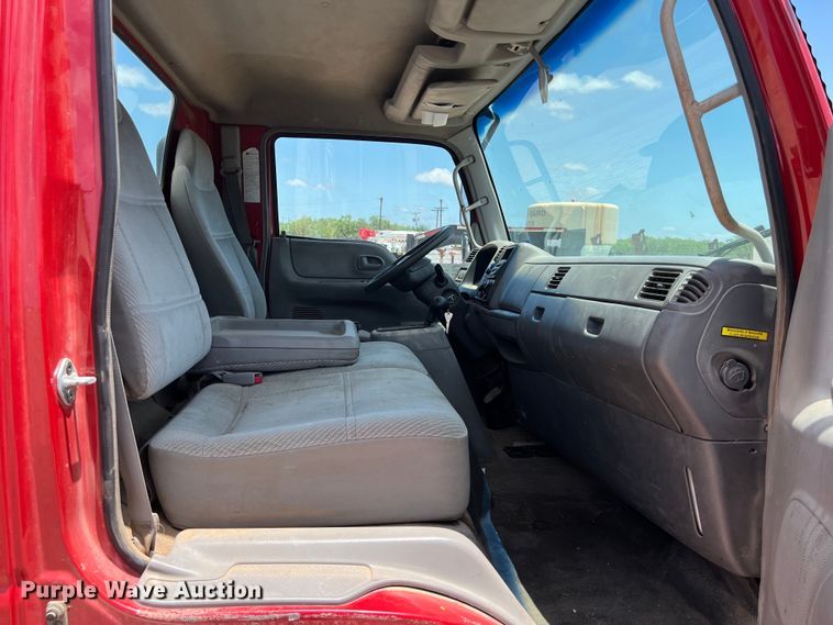 image for item DS3095 2006 International CF600 box truck