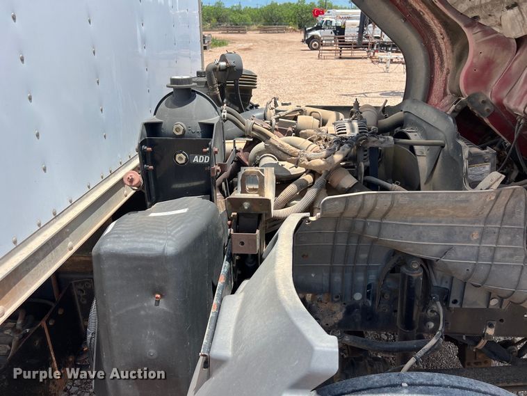 image for item DS3095 2006 International CF600 box truck