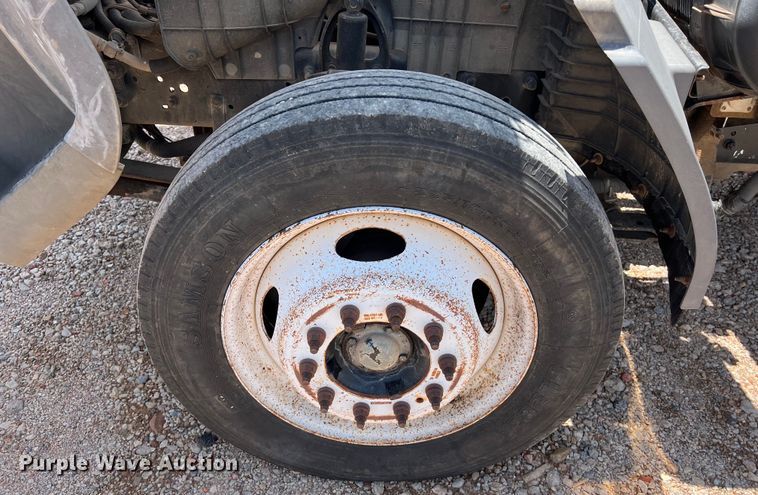 image for item DS3095 2006 International CF600 box truck