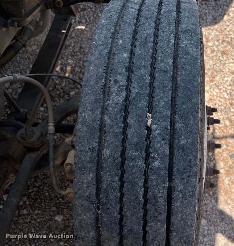 image for item DS3095 2006 International CF600 box truck