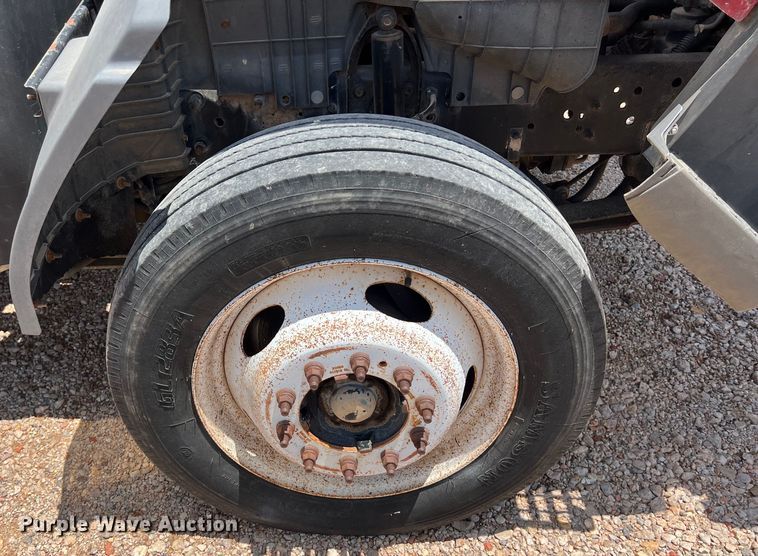 image for item DS3095 2006 International CF600 box truck