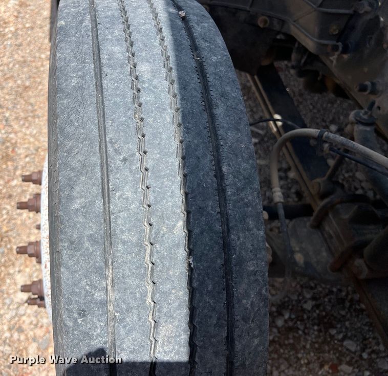 image for item DS3095 2006 International CF600 box truck