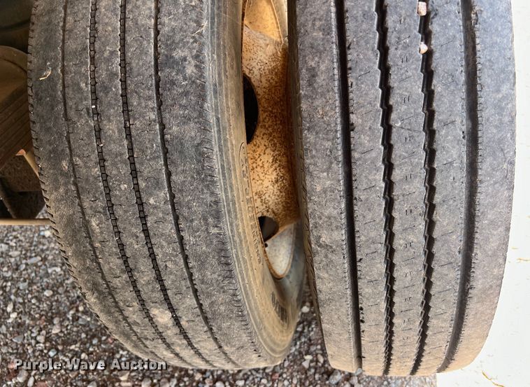 image for item DS3095 2006 International CF600 box truck