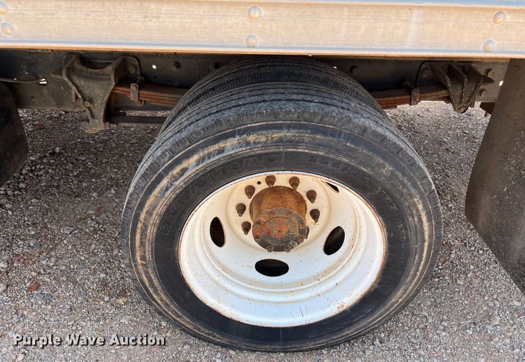 image for item DS3095 2006 International CF600 box truck