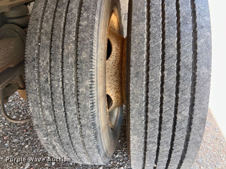 image for item DS3095 2006 International CF600 box truck